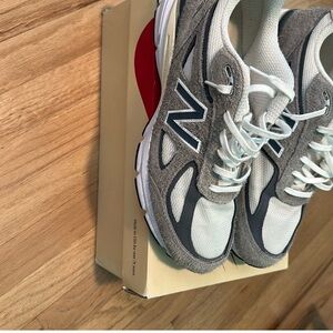New Balance men’s ' Gray and White Sneakers